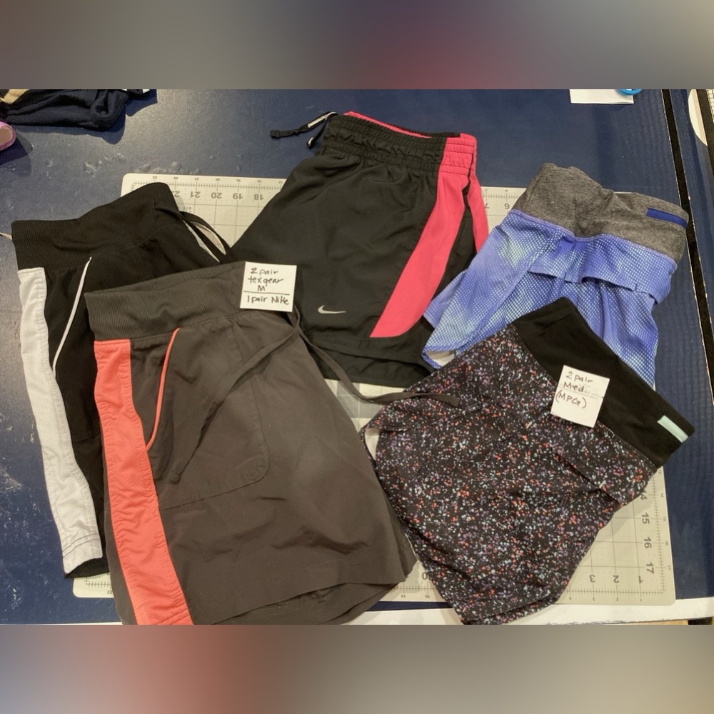 Lot Bundle 5 ladies shorts size medium